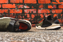 Load image into Gallery viewer, Nike Sock Dart - Cargo Khaki